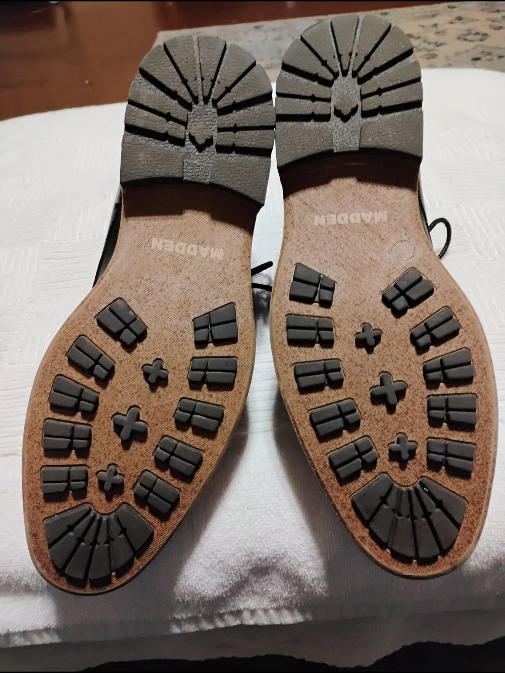 Steve Madden Black Leather Lace-Up Chukka Ankle Boots with Tan Collar
